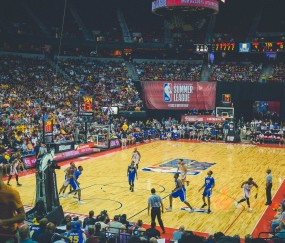 开云官网-上海滩的孤勇者，当哈利伯顿的生涯之夜，撞上上海队的铁血宣言