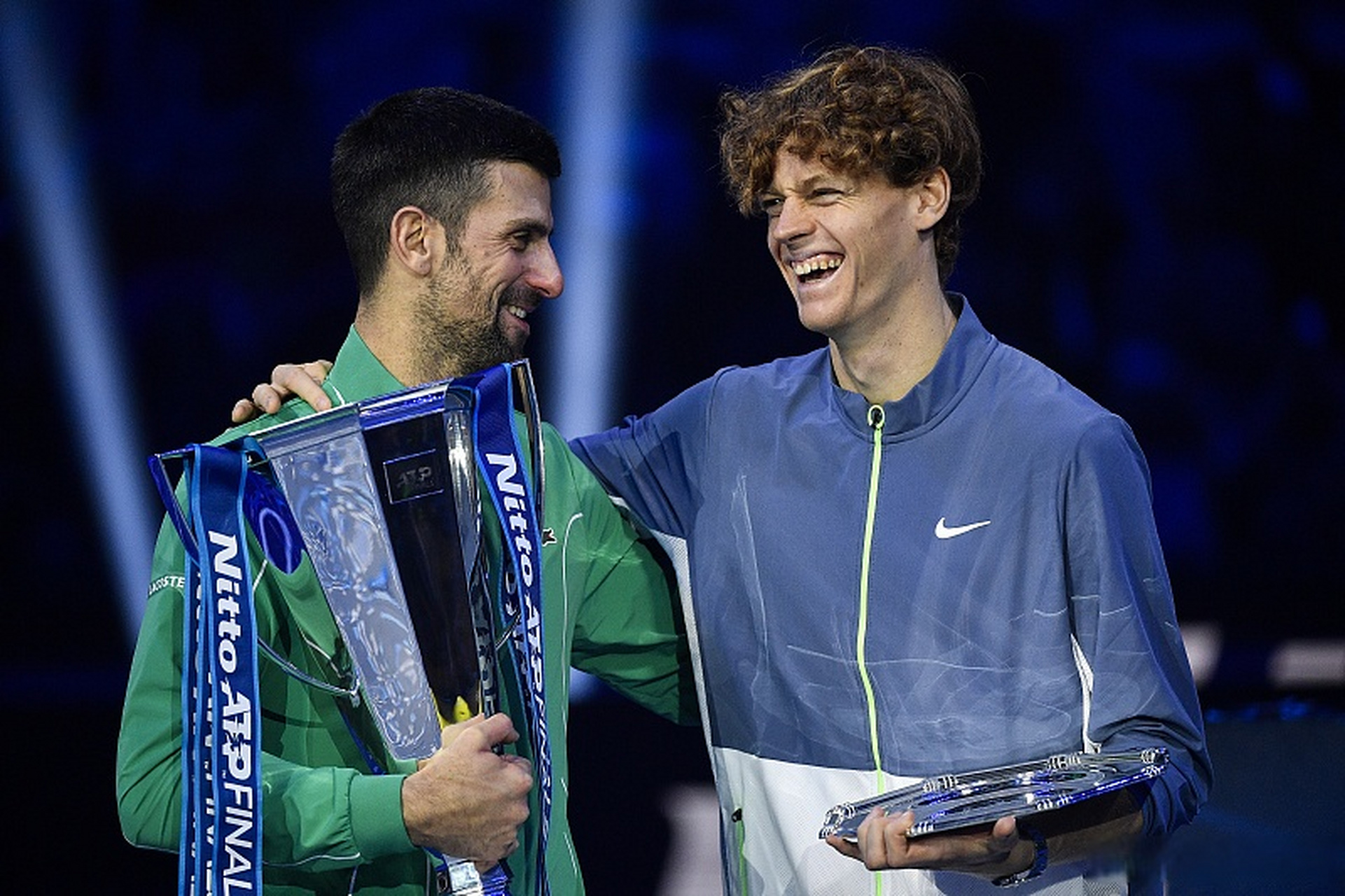 西班牙网球队力克世界网球队,德约科维奇制霸全场 西班牙网球队力克世界网球队,德约科维奇制霸全场