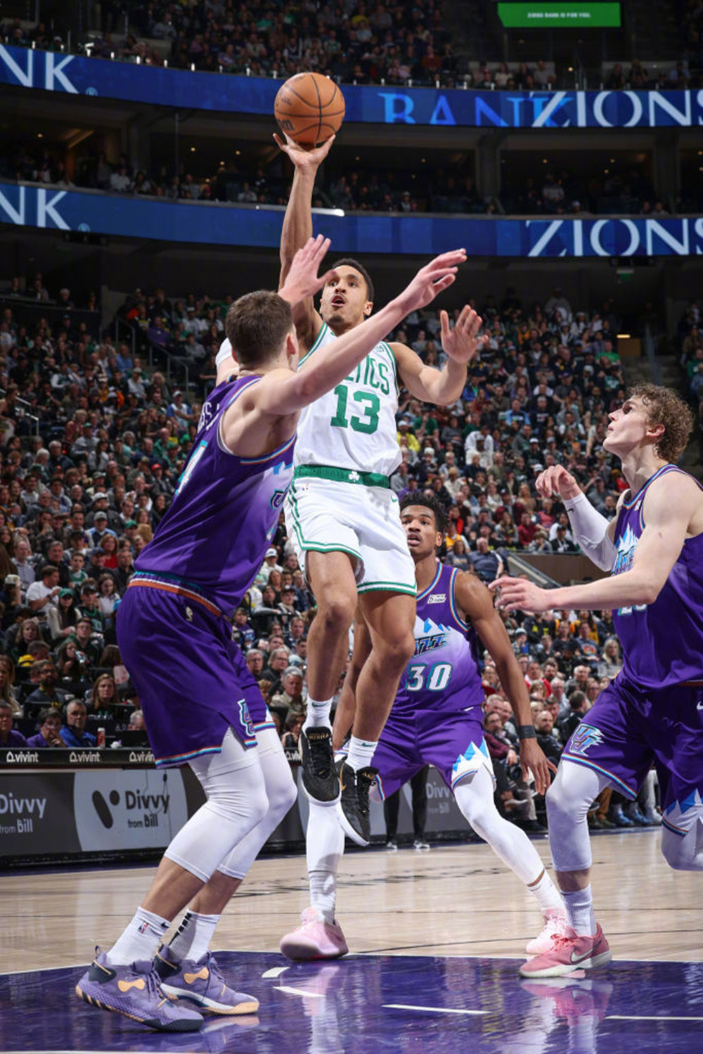 凯尔特人队客场碾压对手，稳坐东部榜首