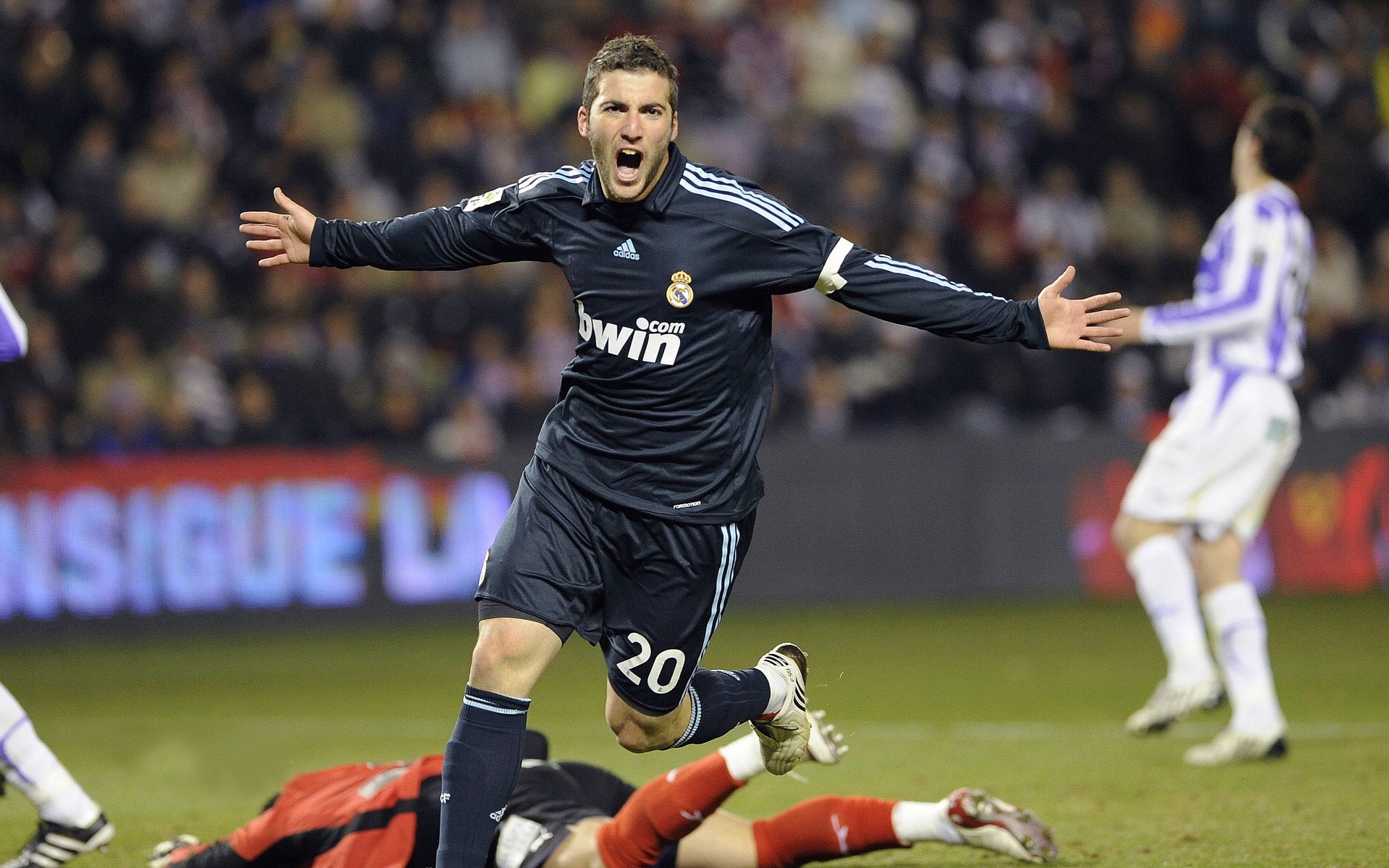 黄蜂轻取快船，布伦森关键时刻站出来