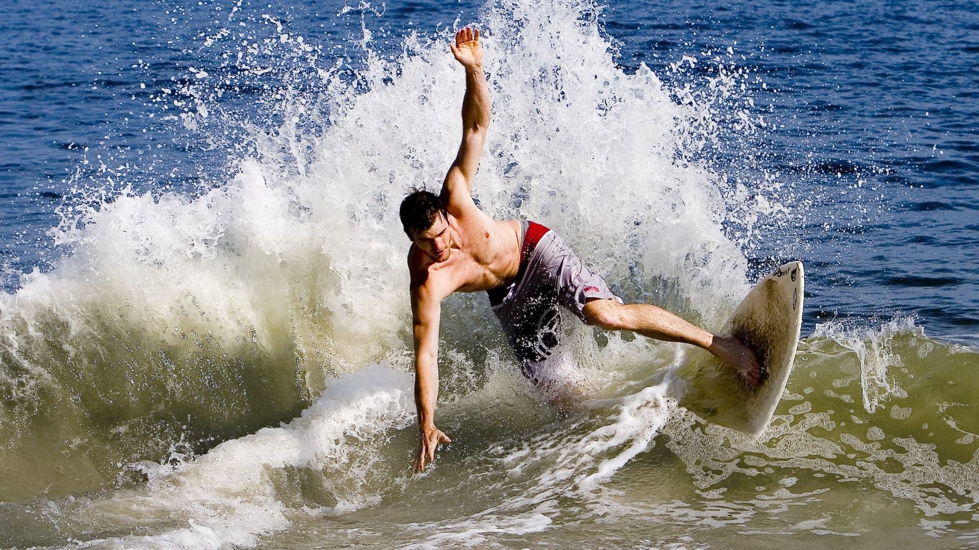 英超争冠焦点战与莱比锡红牛关键战突围，阿尔及利亚之星的崛起