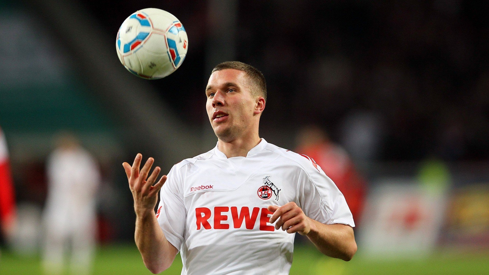 黄喜灿一剑封喉，沙特沙漠风暴席卷丹麦—亚洲之光再闪耀，世界杯格局生变