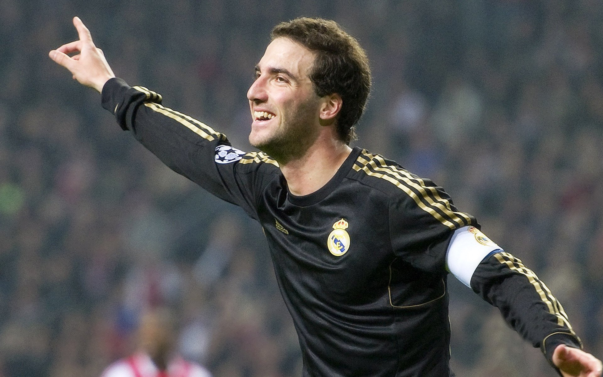 从基多到伯纳乌,足球世界的唯一性叙事—厄瓜多尔奇迹与楚阿梅尼的欧冠时刻