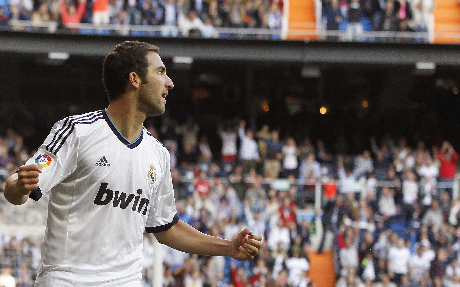 东决关键战焦点战，利物浦封锁玻利维亚的战术启示