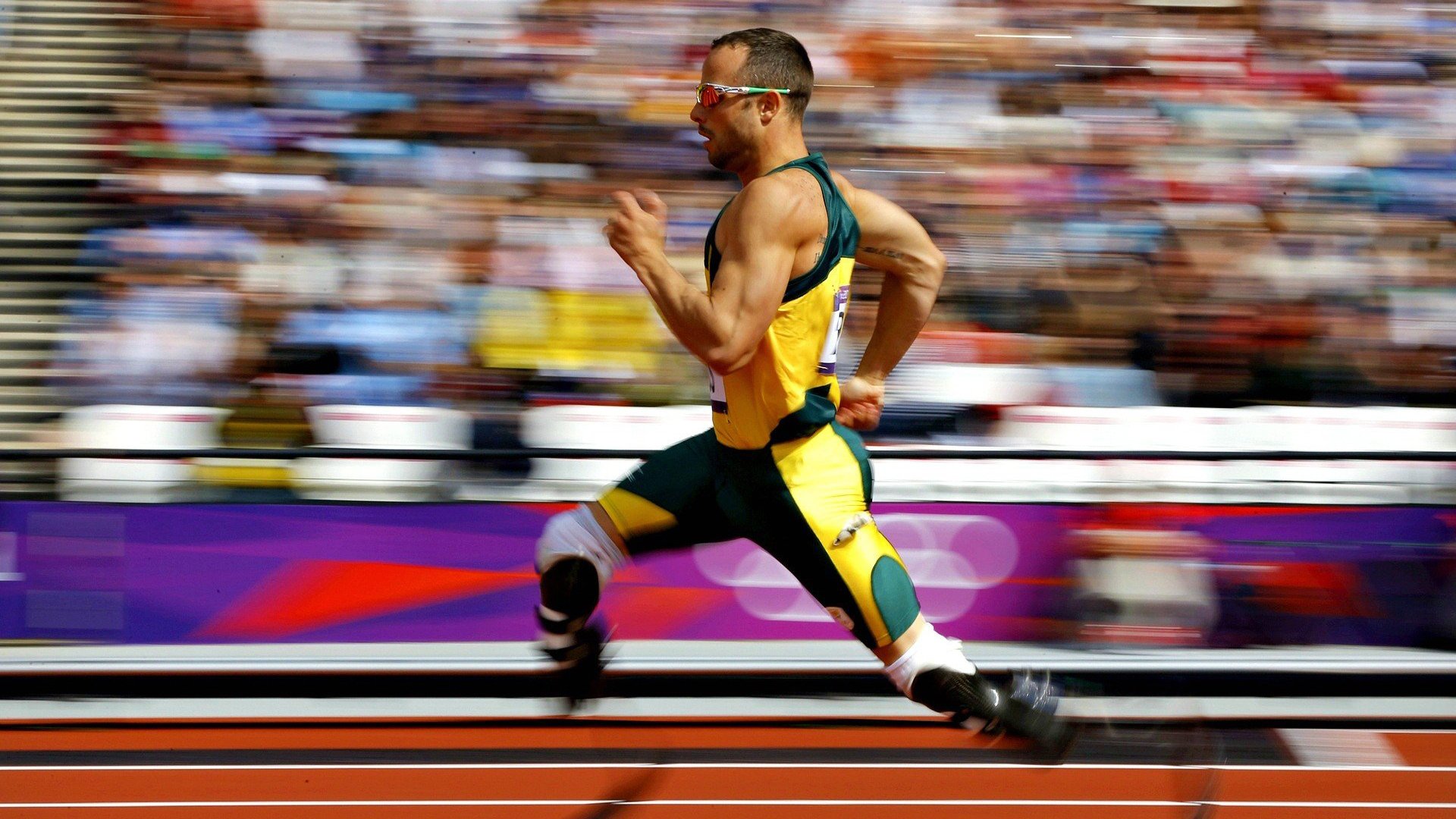 赛道与球场的双重奏，当乔治接管F1街道赛，尼克斯拿下吉林队